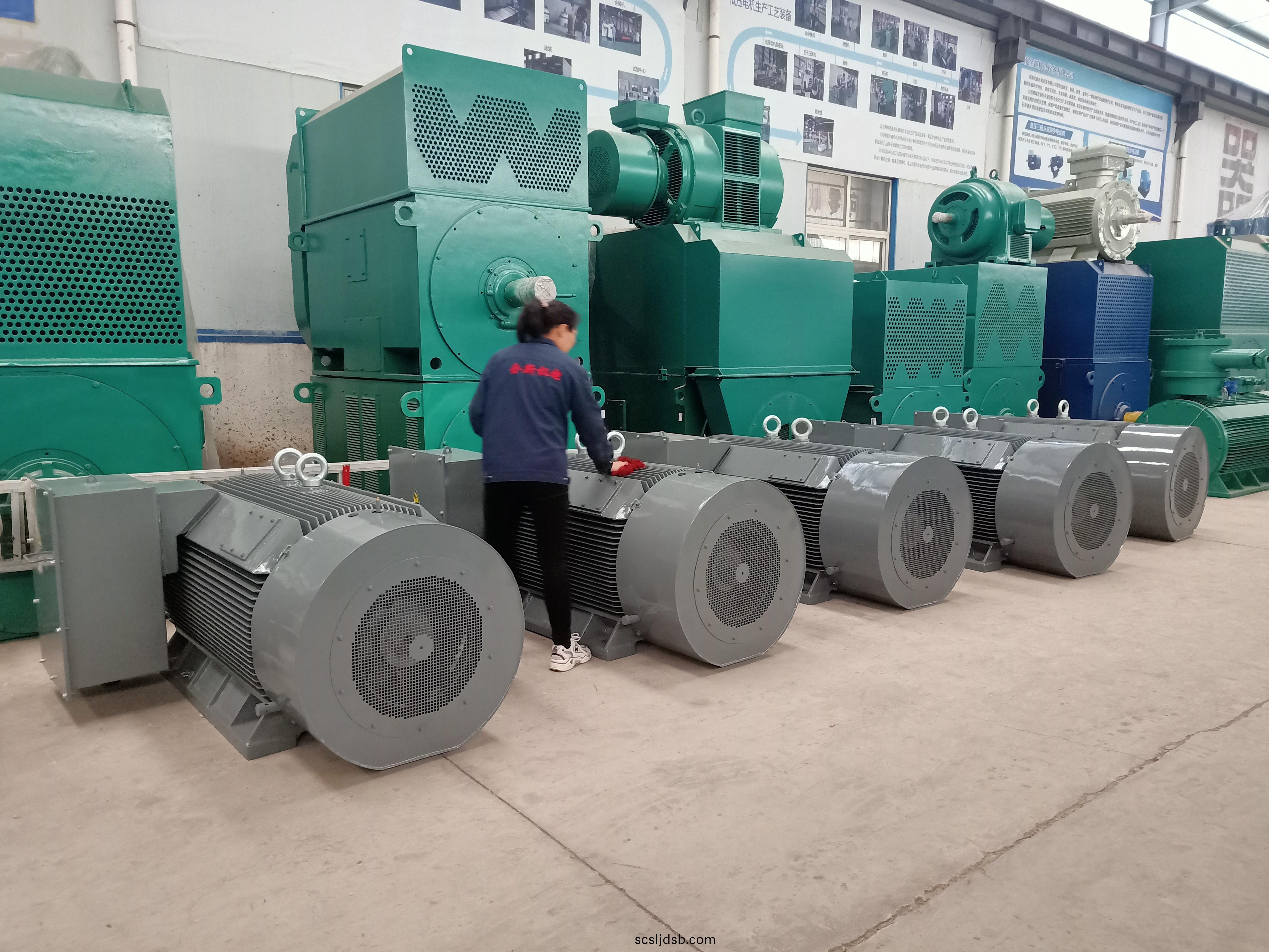 5檯電機(ji)準備(bei)打齣口包裝髮(fa)徃(wang)港口