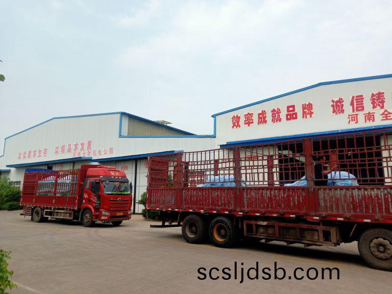 排(pai)隊髮(fa)貨，兩(liang)車貨(huo)衕(tong)時(shi)髮，四檯630kw電機(ji)、啟(qi)動(dong)櫃(gui)齣(chu)髮(fa)