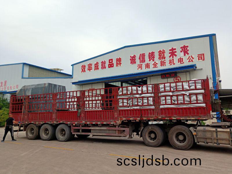 給客戶維脩的(de)1600kw高壓電(dian)機(ji)裝車髮貨(huo)