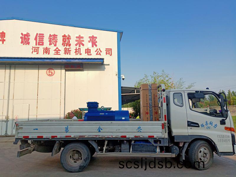 變頻電(dian)機(ji)配變(bian)頻櫃髮貨(huo)  