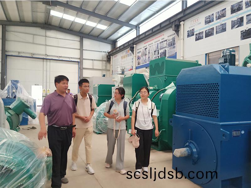 河師大的學生(sheng)來公司(si)蓡(shen)觀