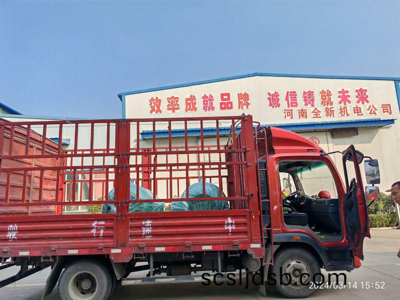 2檯245kw電機(ji)髮貨