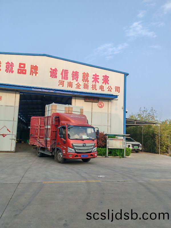 兩(liang)檯高(gao)壓(ya)水(shui)電阻(zu)啟(qi)動(dong)櫃髮(fa)貨(huo)