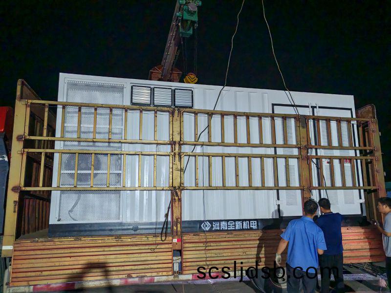 大(da)晚(wan)上(shang)加班給(gei)客(ke)戶(hu)髮一檯1600kva箱變