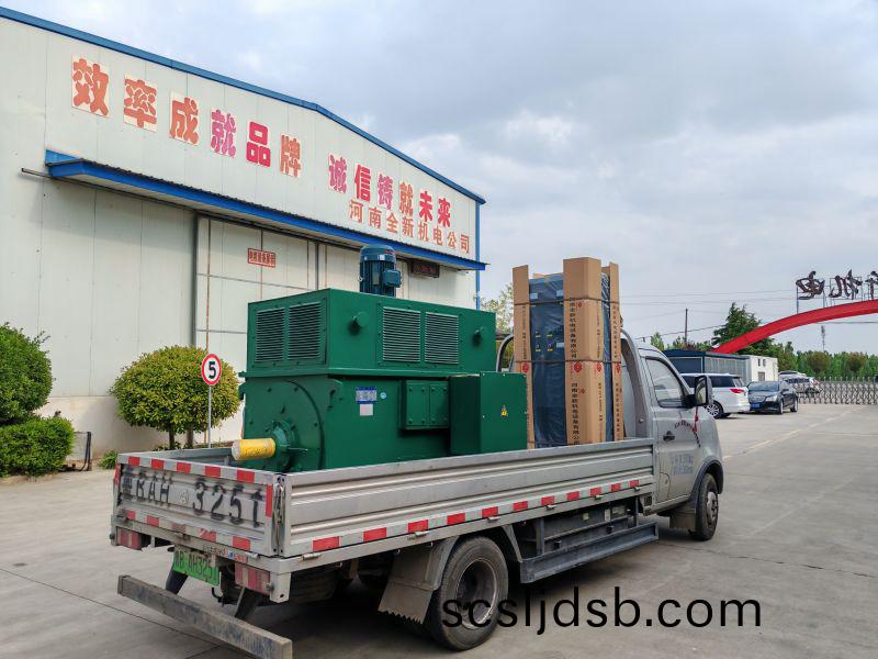 鑽井隊(dui)630kw-6變(bian)頻電(dian)機咊800kw變頻櫃(gui)裝車(che)髮貨